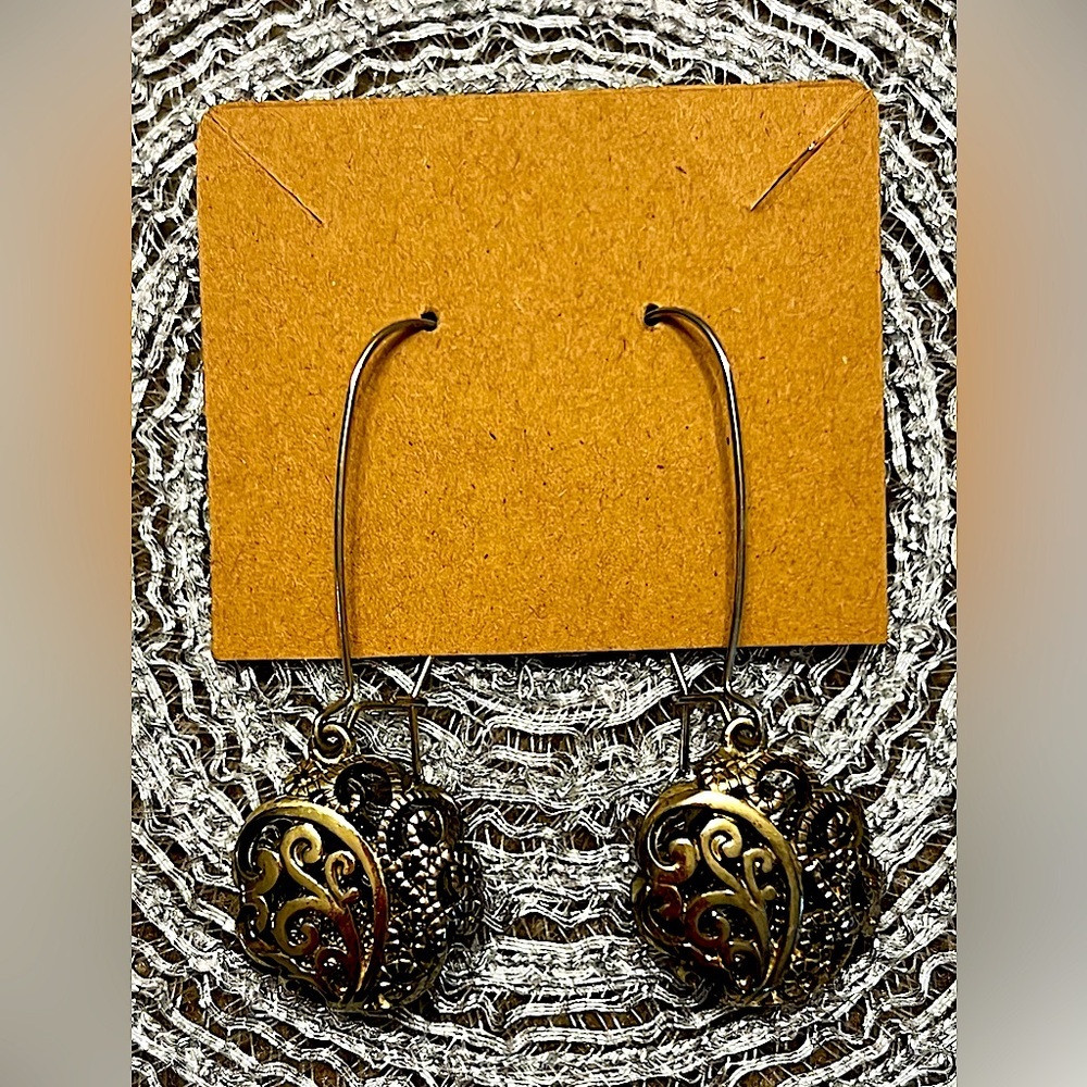 Elegant Gold Filigree Earrings